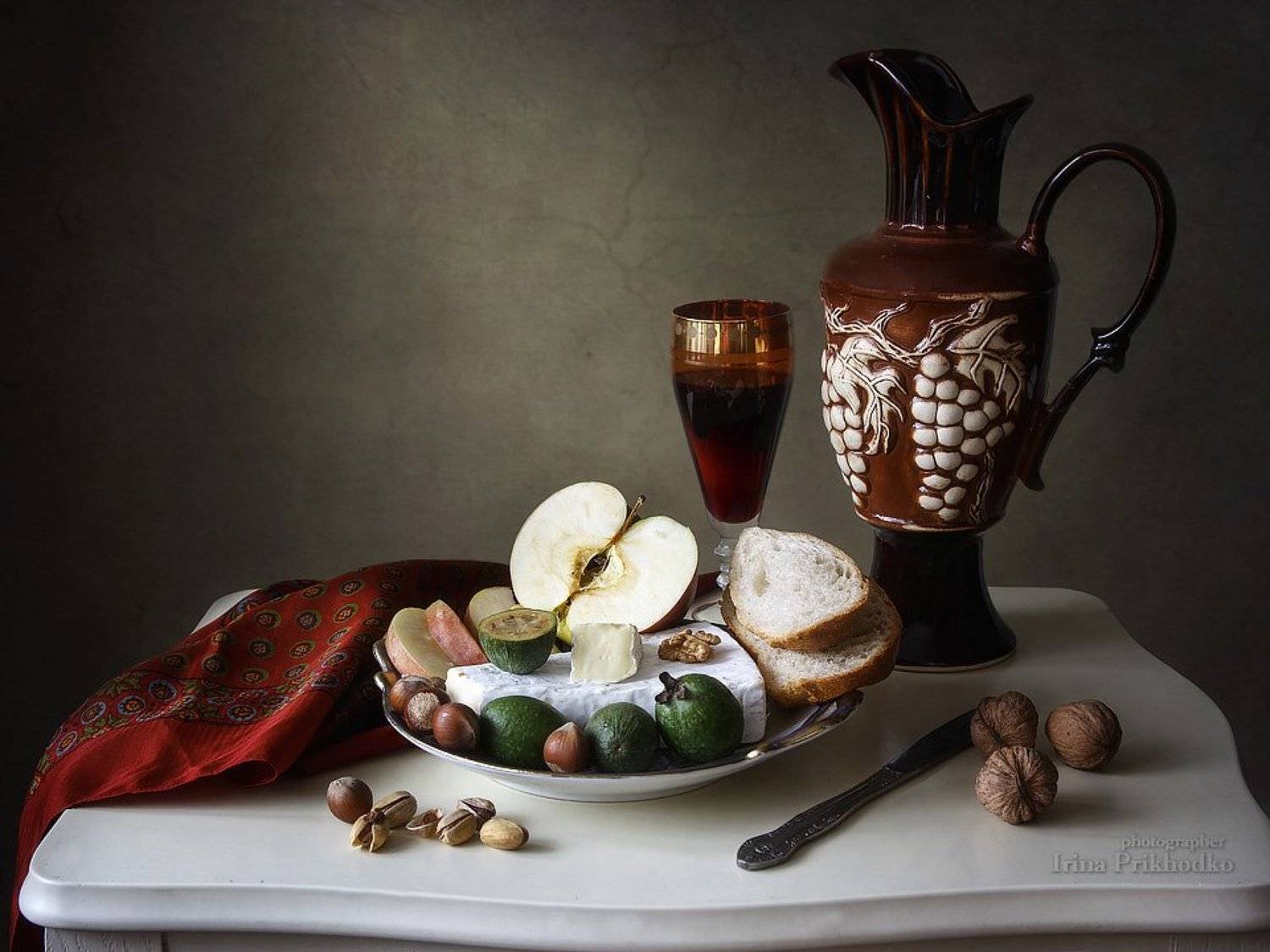 натюрморт, красное вино, еда и напитки, деликатесы, закуски, фрукты, сыры, сыр бри, орехи, Ирина Приходько