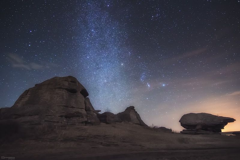 Млечный путь над жертвенником Аллаки фото превью