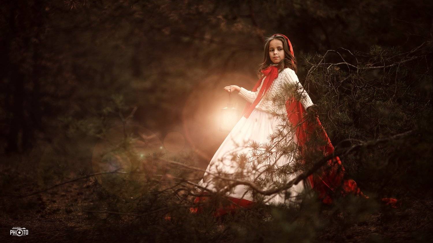 Свет, ребенок, жанр, портрет, лес, фонарик, накидка, красный плащ, Щепин Сергей