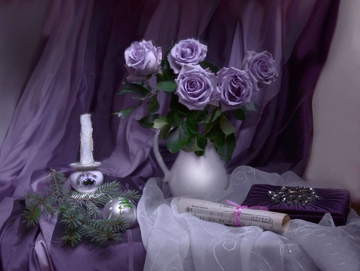 still life,натюрморт,цветы, фото натюрморт, фарфор, сиреневые розы, свеча, предвкушение, подсвечник, ноты, зима, декабрь, веточка ели, Колова Валентина