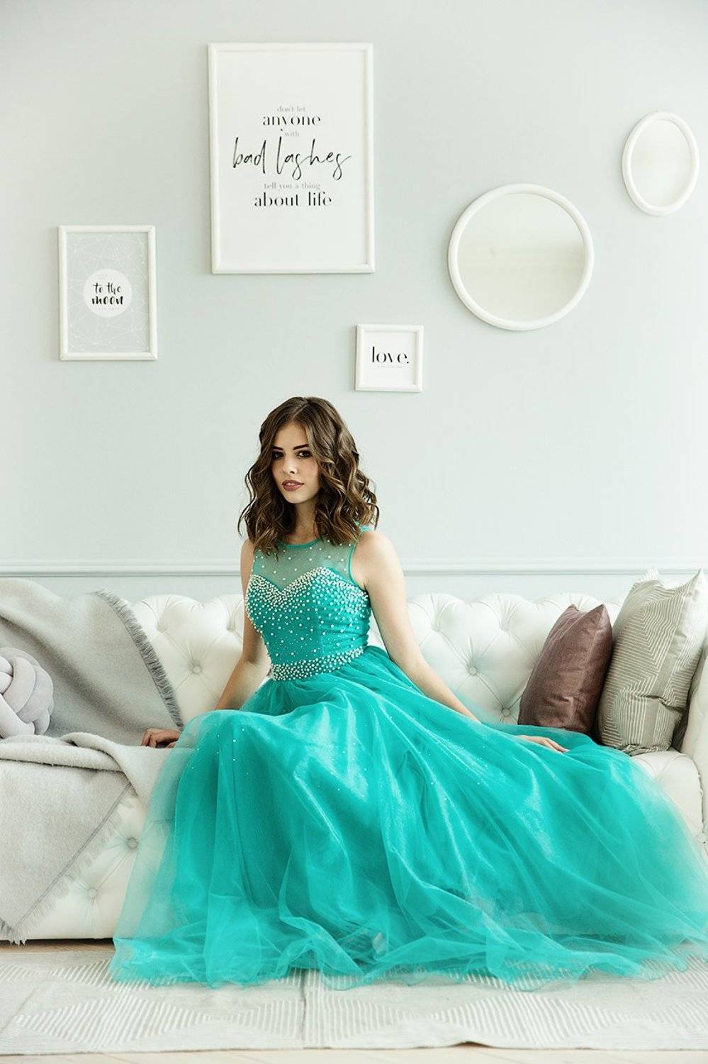 красивая девушка, платье, красота, локоны, платье, диван, красота, светлый, Дарья Комарова