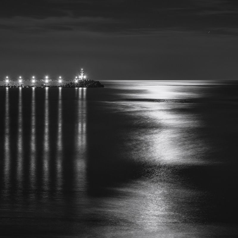 ночь море вода огни свет лунный Лунный свет фото превью