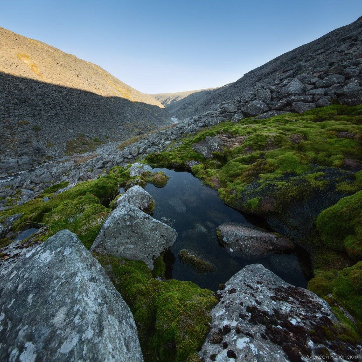 ущелье, горы, сейдозеро, камни, мох, тундра, ручей, Алексей Ретюнских