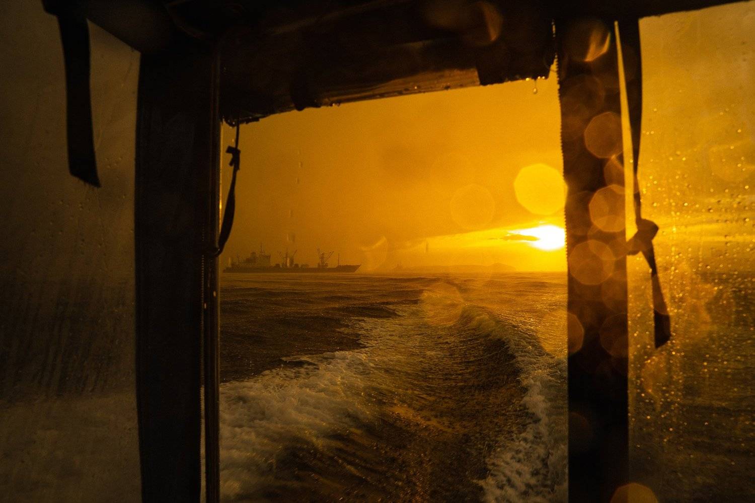 катер, море, судно, закат, непогода, дождь, солнце, Антон Блохин