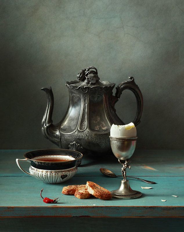 Завтрак с яйцом и печеньем фото превью