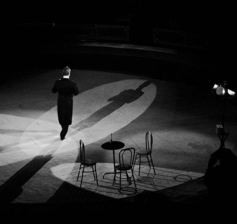 человек,тени,смысл,темнота,стол. ... фото превью