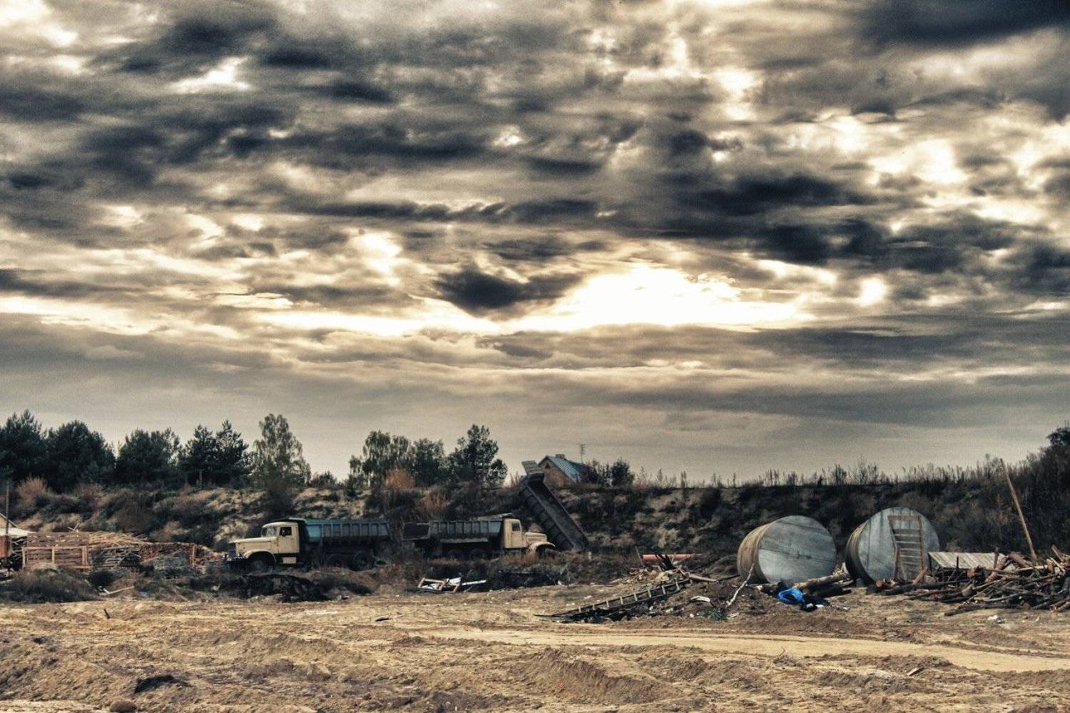 упадок, разруха, грузовики, закат, апокалипсис, сталкер, песок, Anton