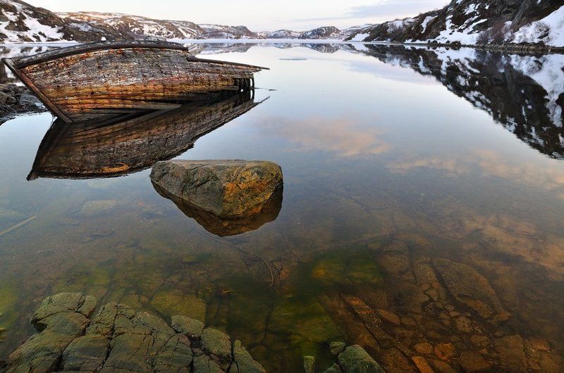 камни, баркас Ноль футов под килем фото превью