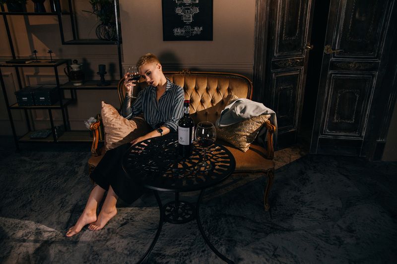 #noir #wine #night #lonelyness #girl #haircut #elegance Wine not? фото превью