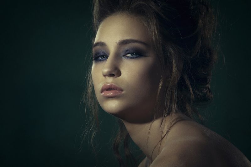 желеный, фон, девушка, макияж, смокиайс тени фото превью