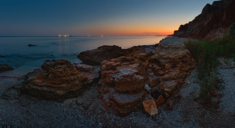 море, вечер, после заката, камни, формации, отложения, ракушняк, скалы, черное море, пейзаж, панорама, лето, evening, sea, seascape, coastline, after sunset, colors, nature, panorama, black sea, stones, cliff, water, long exposure, star, venus, summer Фрагменты древних времен фото превью