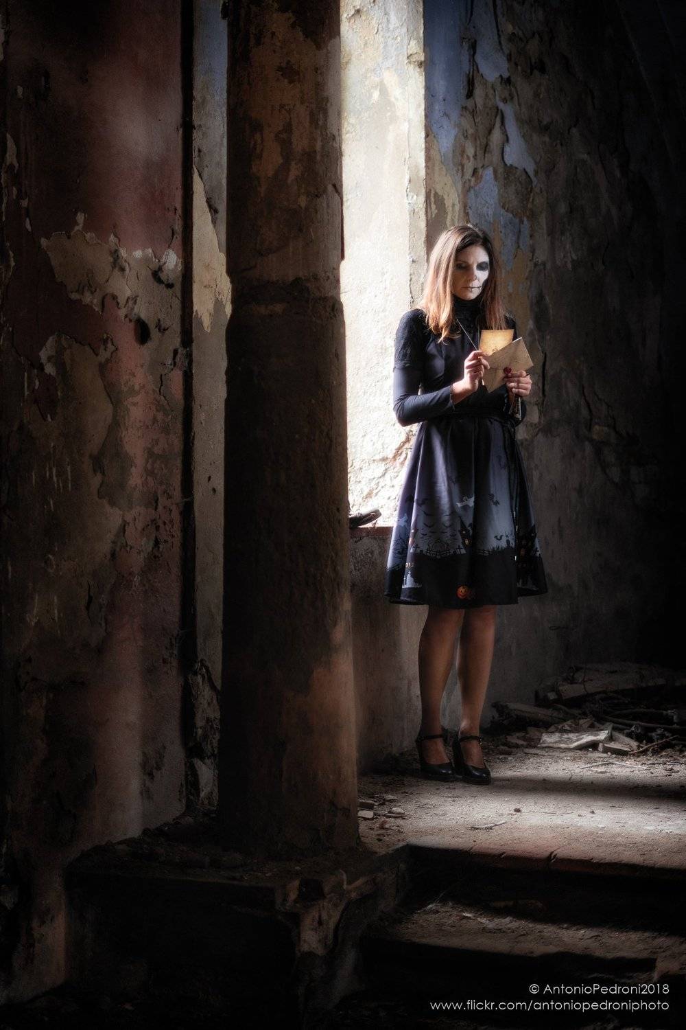 letter, model, modella, urbex, portrait, halloween, Antonio Pedroni