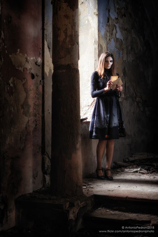 letter, model, modella, urbex, portrait, halloween the letter фото превью