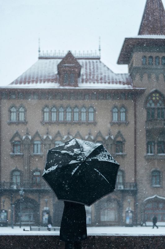 город, архитектура, зонт, саратов Предчувствие фото превью