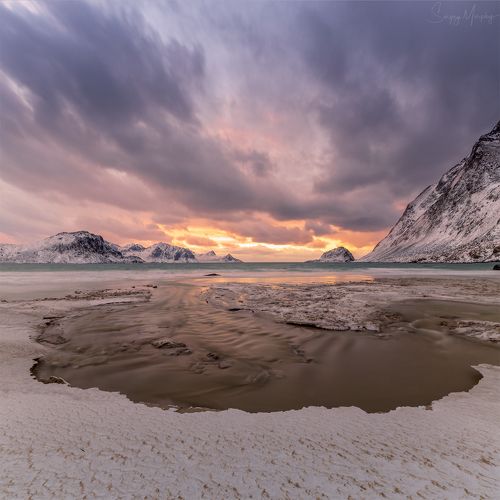 Sunset on Haukland Beach. Lofotens.