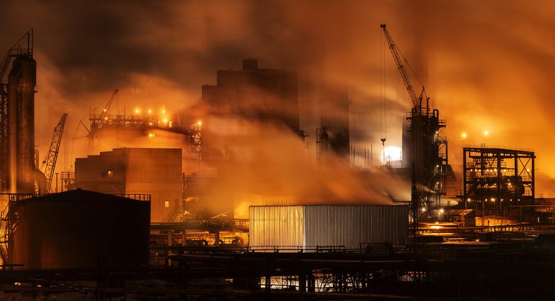 город, промышленность, стимпанк, завод, трубы, дым, производство, огни, огонь Стальной лабиринт фото превью