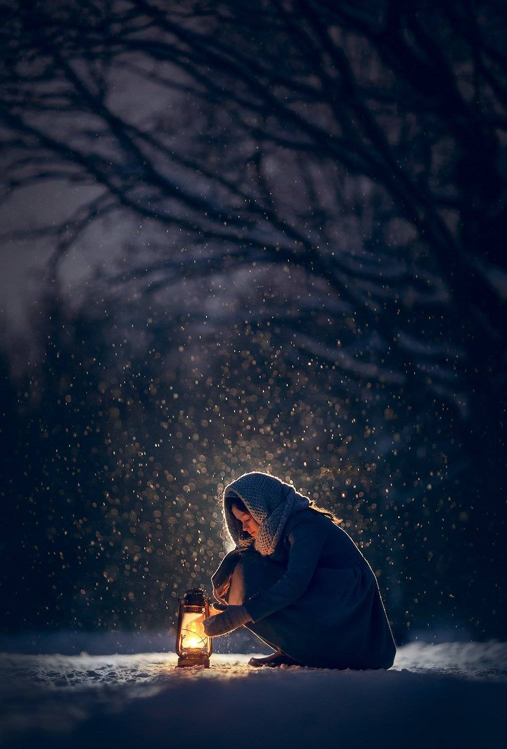 девочка, ночь, вечер, снегопад, свет, фонарь, снег, зимняя фотосессия, фотосессия в лесу, лес, зима, Катрин Белоцерковская