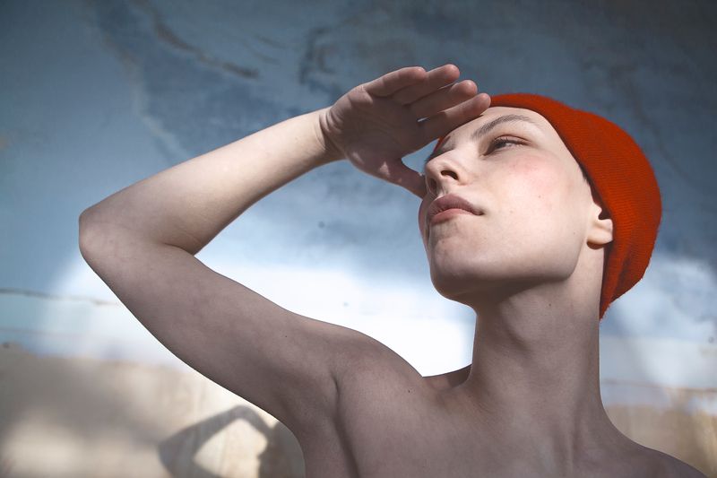 красная шапка В даль фото превью