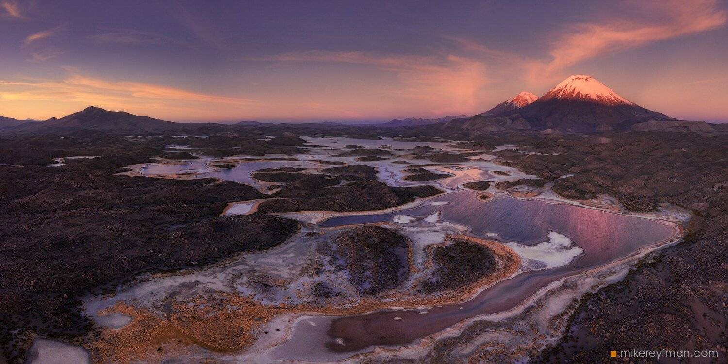 parinacota and pomerape stratovolcanoes and cota cotani lagoon, lauca world biosphere reserve, arica y parinacota region, chile, Майк Рейфман