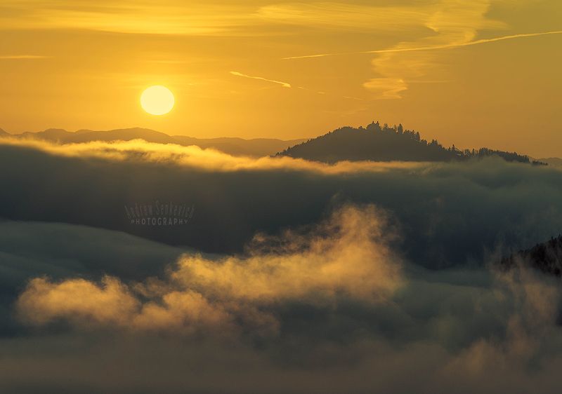 словения, ямник, осень Над туманом фото превью