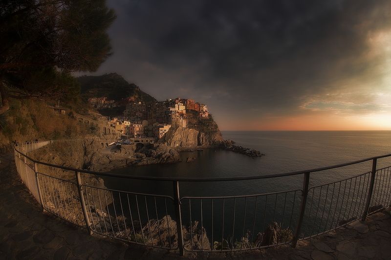 Manarola with fish фото превью