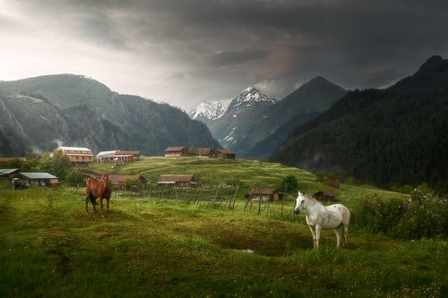 Вечер в деревушке Омало.