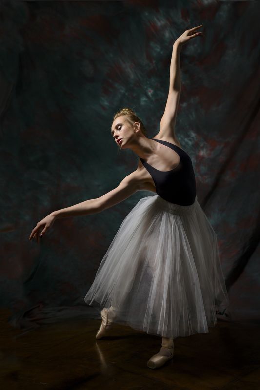 балет, балерина, позы, танец Солистка НОВАТ Вера Сабанцева фото превью
