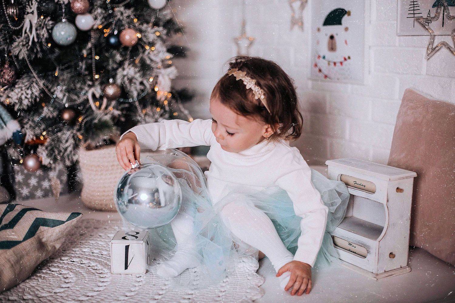 девочка,ребенок,дочка,новый год,новогодняя,шар,настроенпие,чудо,магия,новогодняя картинка, Светлана