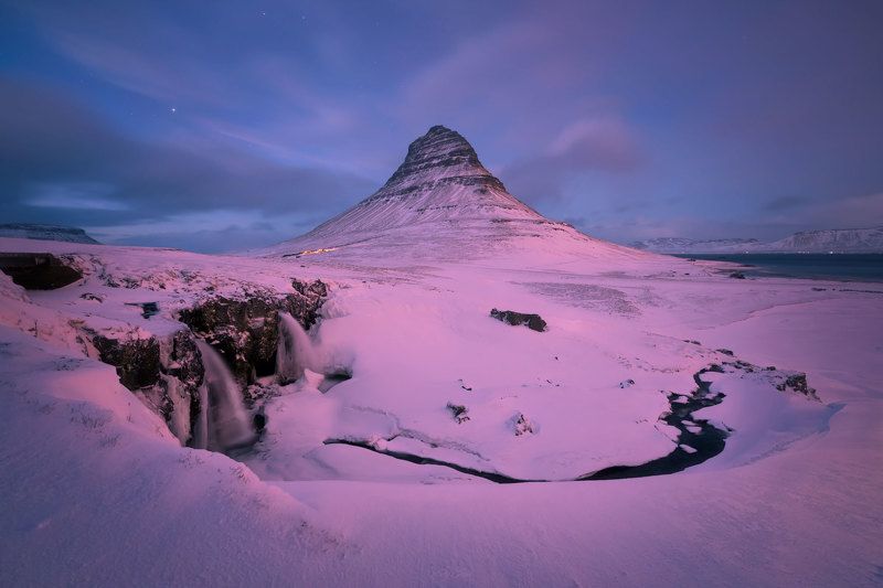Iceland  Kirkwkjufell in its dress up hues фото превью