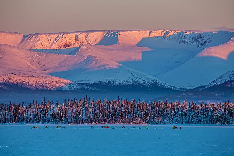 рыбалка, мороз, Имандра, горы, Хибины, палатка, рыбаки Зимняя рыбалка фото превью