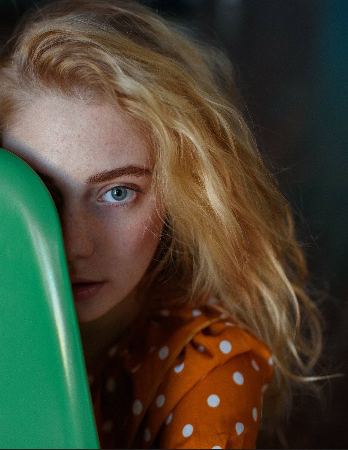 portrait, портрет, girl, red, indoor, девушка, молодость, ноябрь, ламповый, retouch, ретушь, цвет, красный, Павел Фишар