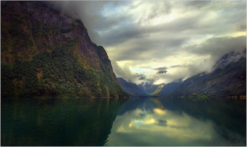 норвегия, фьорд Свет в конце тоннеля фото превью