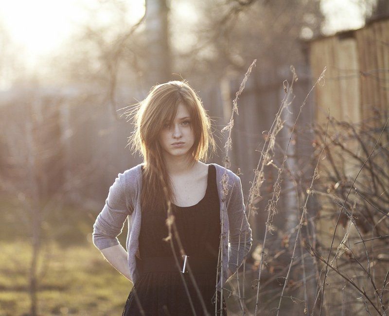 девушка, солнце, лето, апрель, лучи, свет, ярко Залитая солнцем фото превью