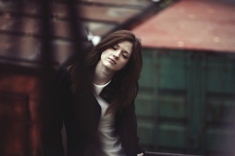 девушка, деревья, волосы, глаза, лицо, молодая Засыпай фото превью