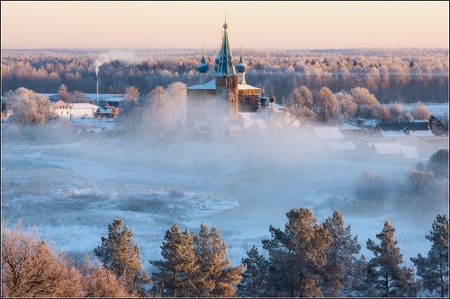 Солнце по верхушкам