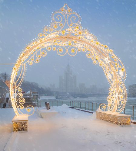 Москва наряжается