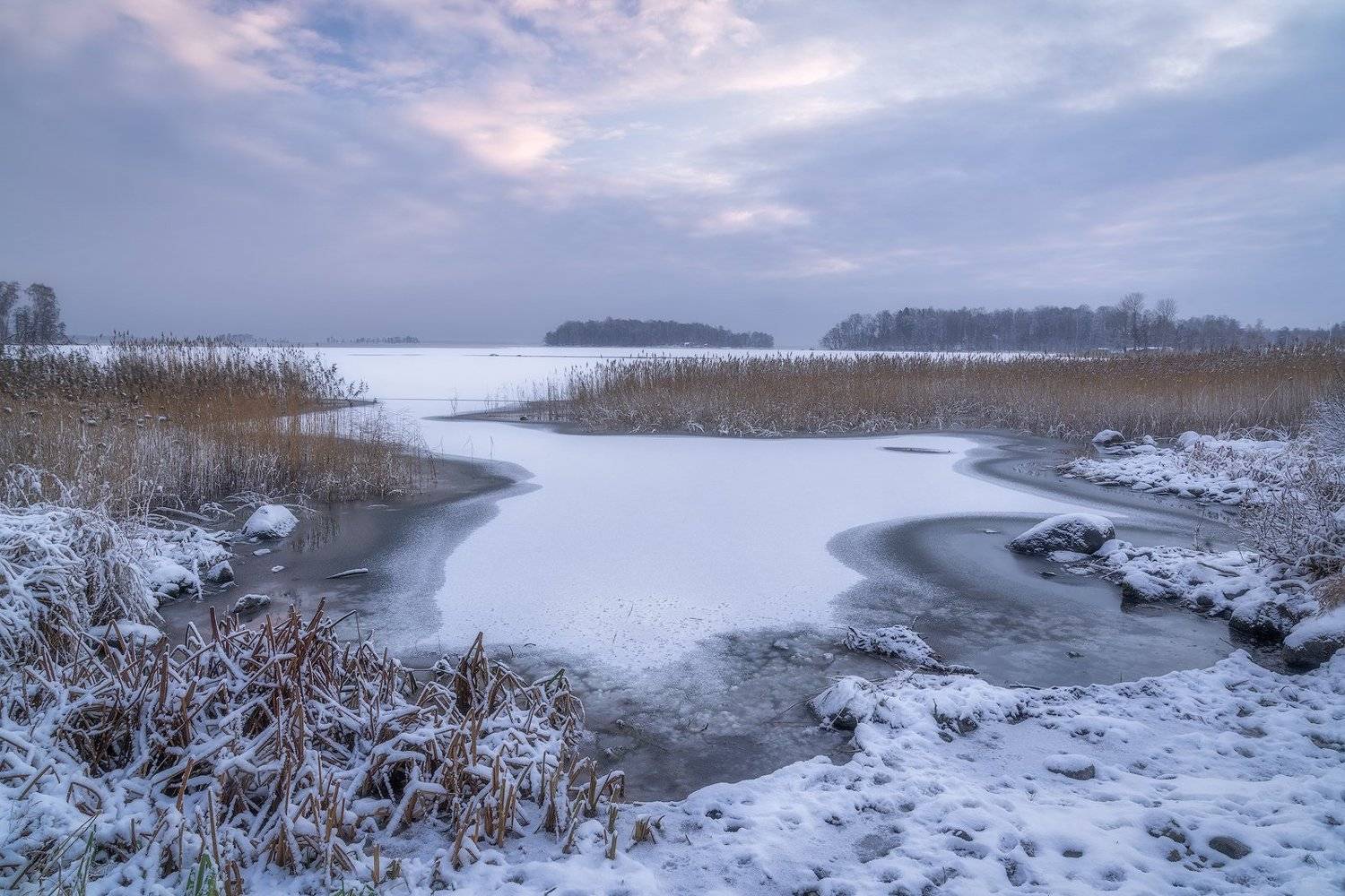 bay, bend, bight, clouds, cove, curve, forest, gulf, hj&auml;lmaren, ice, inlet, island, lake, lake hj&auml;lmaren, ludwig riml, ludwig riml natural light photography, reed, rocks, snow, snow capped, trees, turn, winding, winter, Ludwig Riml