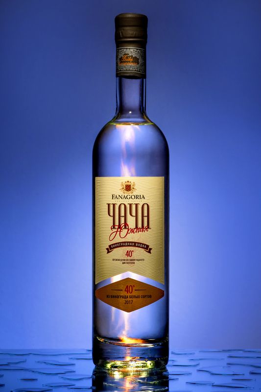 предметный фотограф. В продолжение новогодней алкогольной темы!))) Чача из светлых сортов винограда. фото превью