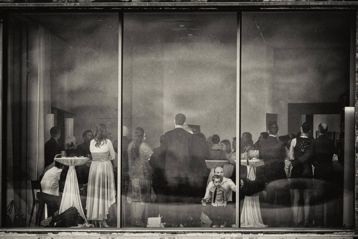 окно, ребенок, свадьба, Александр Безмолитвенный