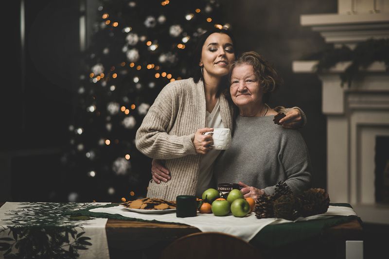 Бабушка и внучка фото превью