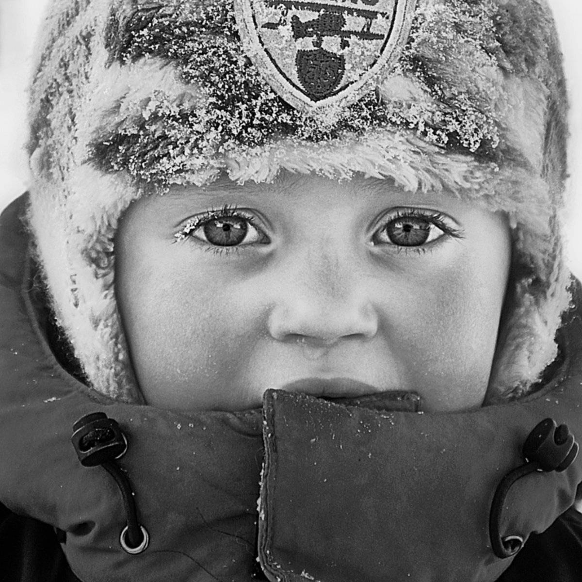 портрет, ребенок, глаза, взгляд, зима, мороз, чб, апатиты, мончегорск, Николай Смоляк