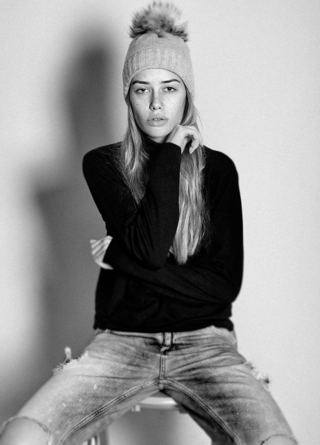 Light, Fashion , Pose , Portrait , Asen Andreev, Asen Andreev Photography , Studio , Model , B&W , Black & White, Monochrome, Posing, asen