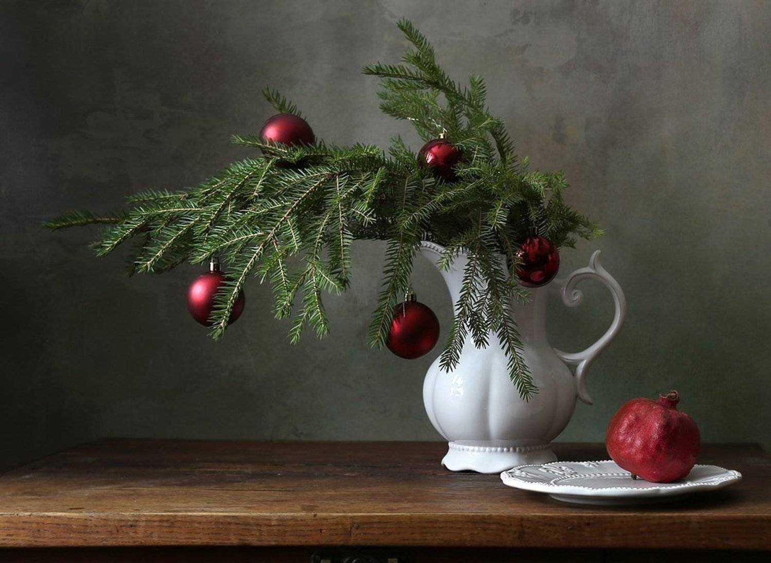 сосна, ветка, шары, гранат, кувшин, керамика, рождество, праздник, новый год, украшения,, Елена Татульян