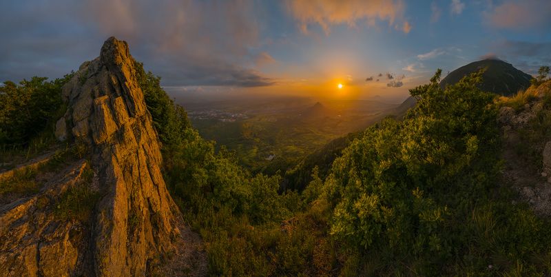 Весенний закат на склоне Бештау фото превью