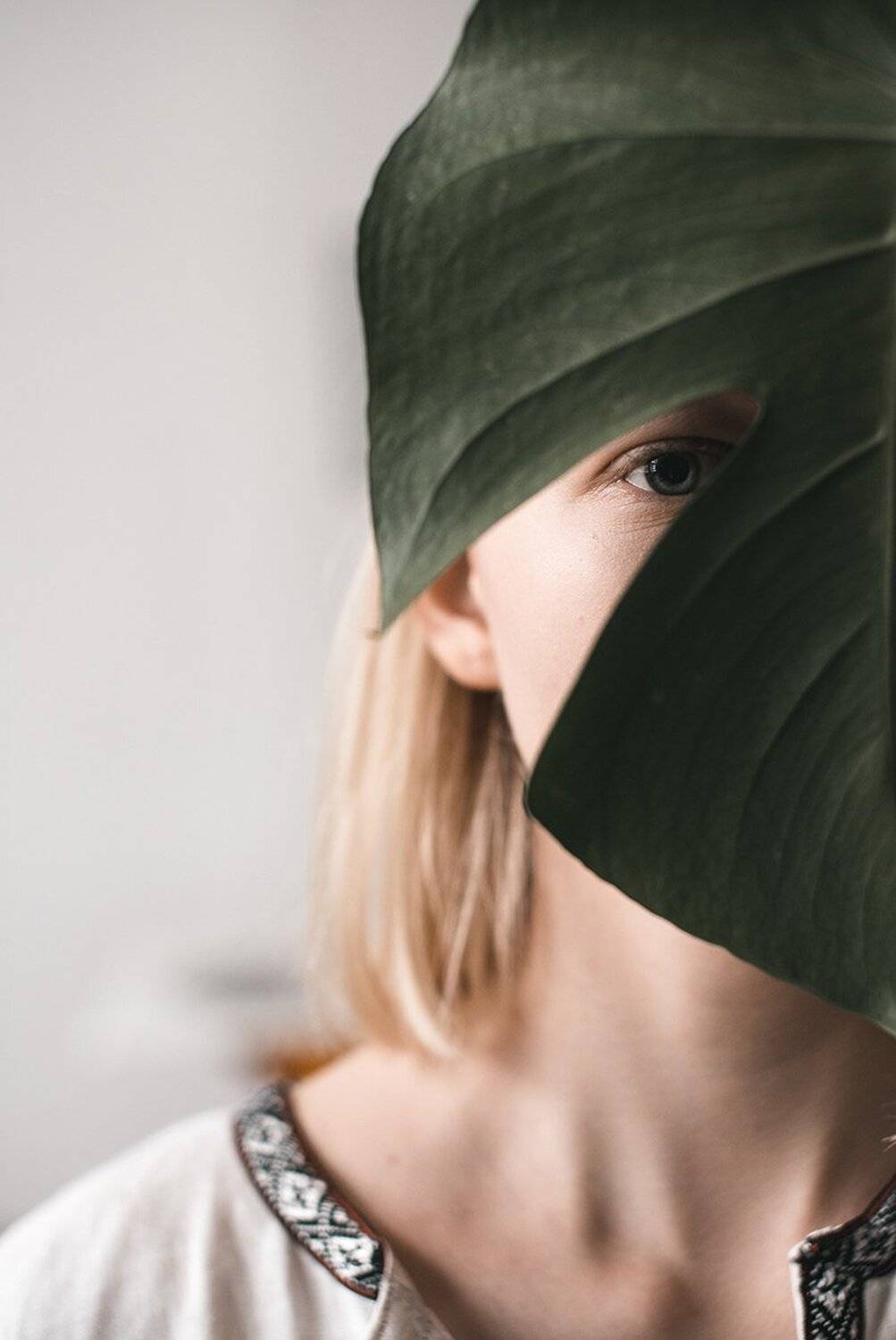 взгляд, портрет, девушка, студия, цветок, Александр Тишкевич