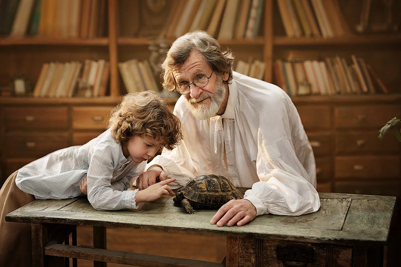 семейная фотосессия, фотостудия, детский и семейный фотограф, дедушка и внук, мальчик, фото с животными, семейная фотография, семья, счастье, радость, любовь, детская и семейная фотография, восторг Дедушка и внук фото превью