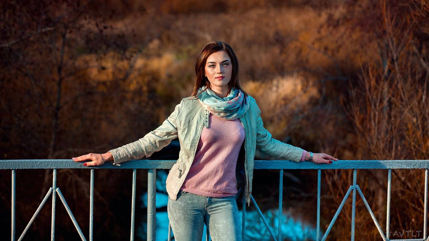 портрет, на мосту, осень, золотая осень, осеннее фото, на улице, река, Сухарь Александр