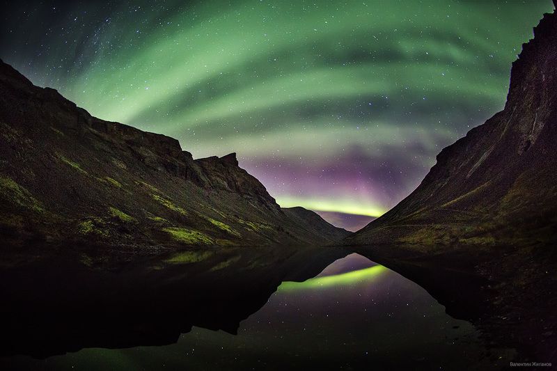 Хибины, сияние, мурманская область Отражение в горном озере фото превью