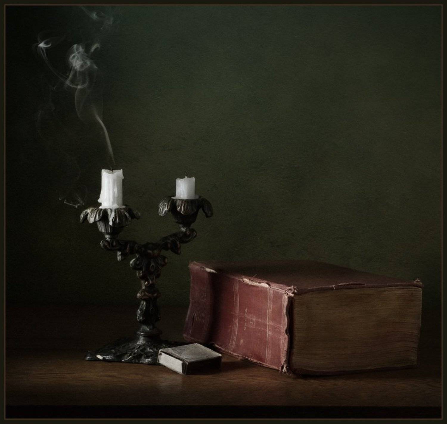 натюрморт, книга, подсвечник, свечи, спички, Андрей Угренинов