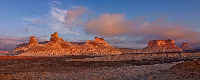 плато устюрт, казахстан Горят Устюртские костры фото превью